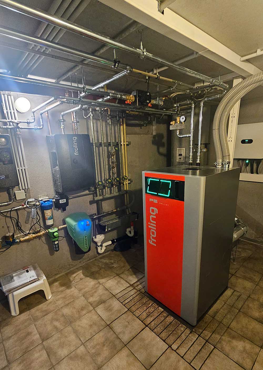 Fröling Heizung in Kellerraum