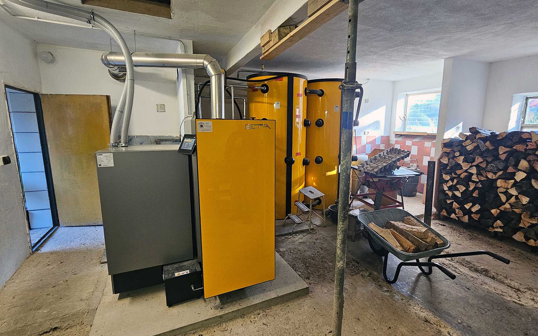 ETA-Holzscheit-Kesselanlage in Kellerraum